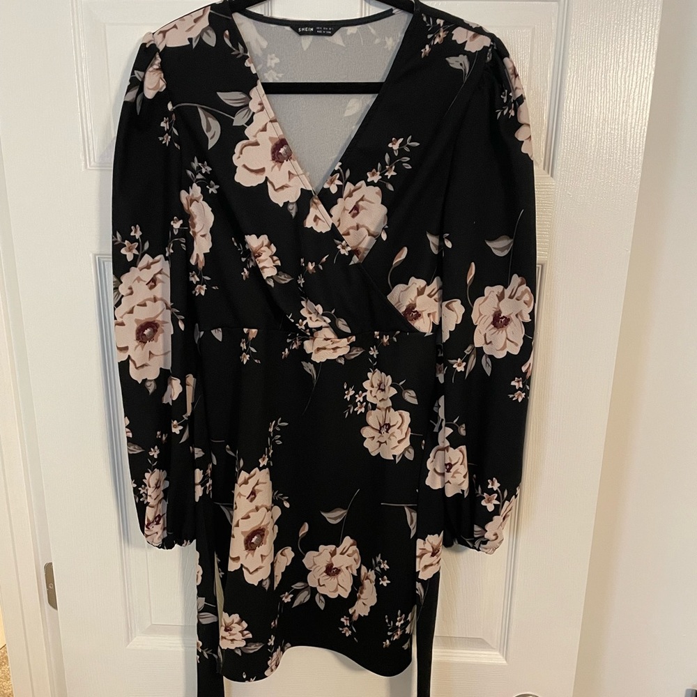 Black with flowers, Long sleeve, matching belt